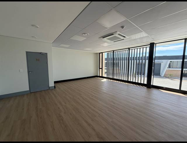 654M² WAREHOUSE TO LET IN STIKLAND INDUSTRIAL